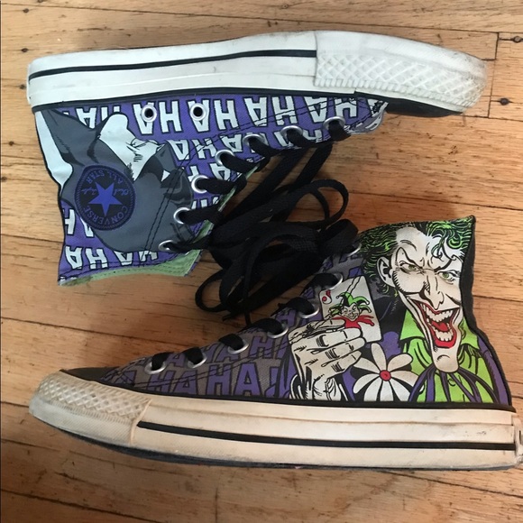 joker face converse